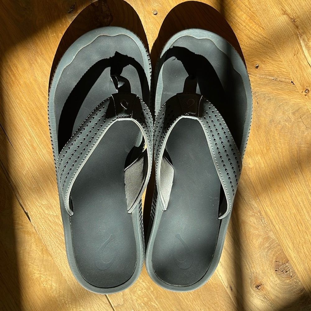 OlaKai grey sandals